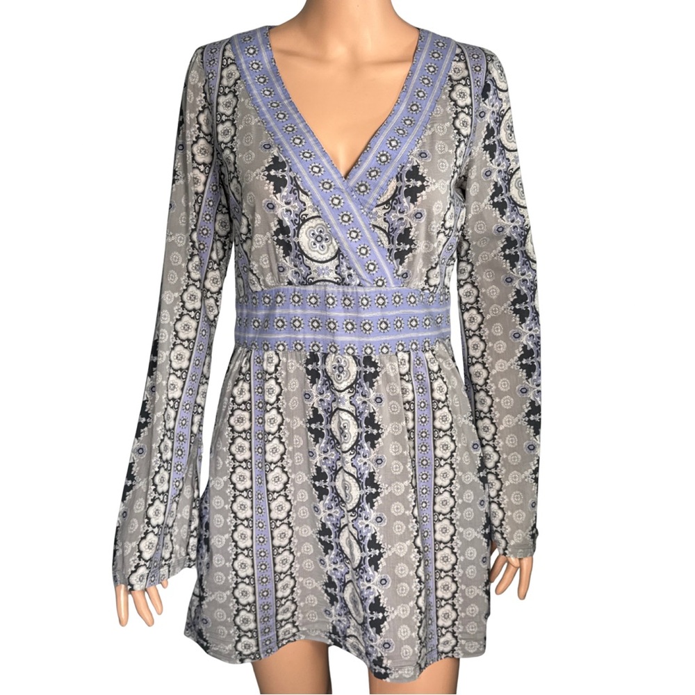 Boho Paisley Floral Bell Sleeve Mini Dress Lavender Grey V-Neck Pockets